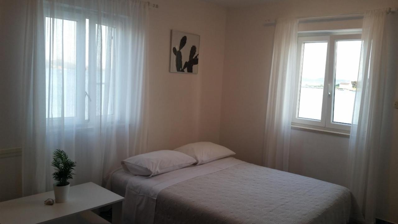 Apartman Pape Pakoštane Eksteriør billede